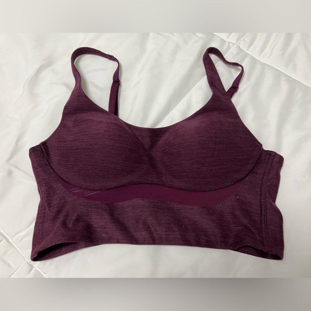 Victoria’s Secret bra. Size 32b. No underwire. See pics for details.
